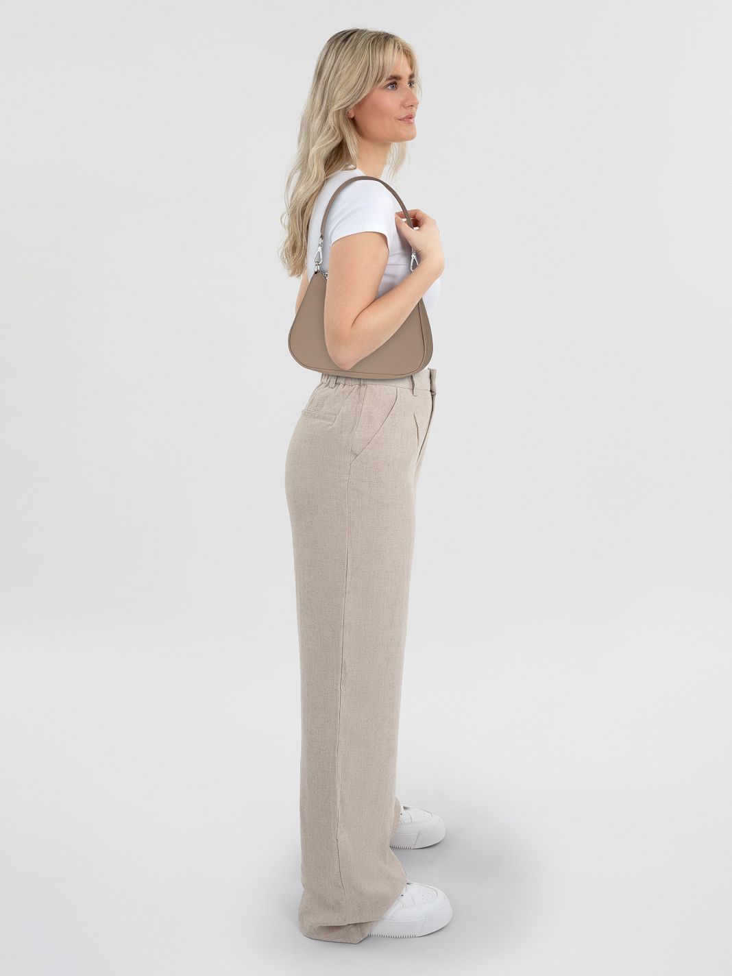 Lacoste Core Essentials Daily City Olkalaukku 23 cm Lacoste Core Essentials Daily City Olkalaukku 23 cm