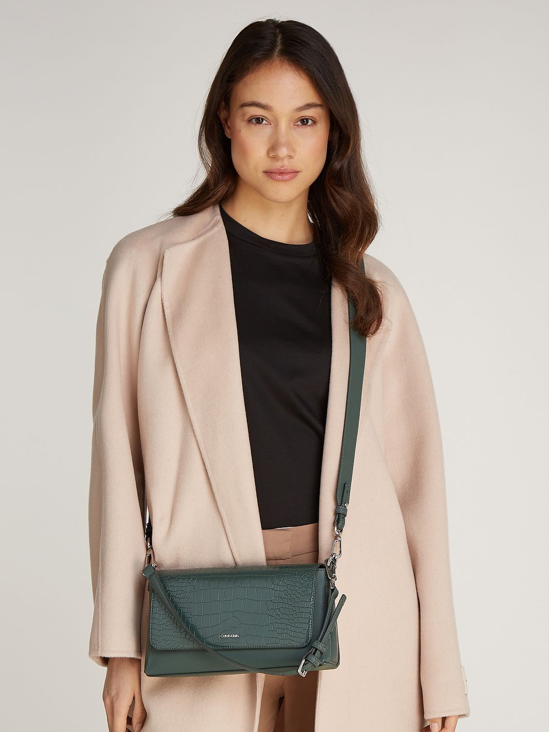 Calvin Klein CK Must Olkalaukku 26.5 cm Calvin Klein CK Must Olkalaukku 26.5 cm