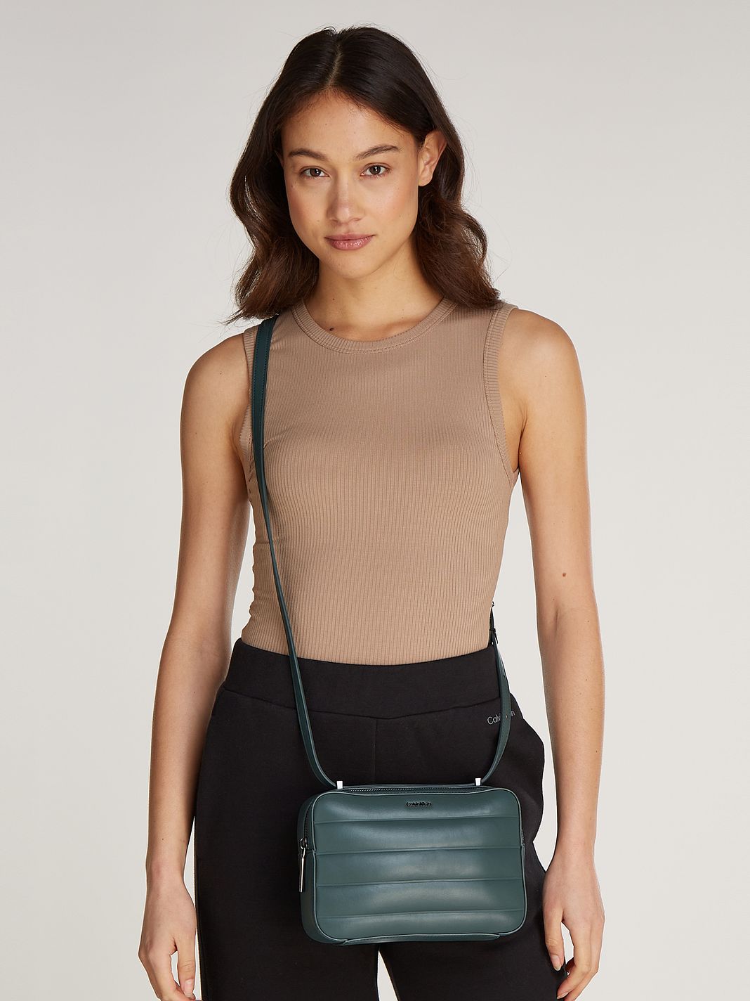 Calvin Klein Line Quilt Bolso bandolera 22 cm