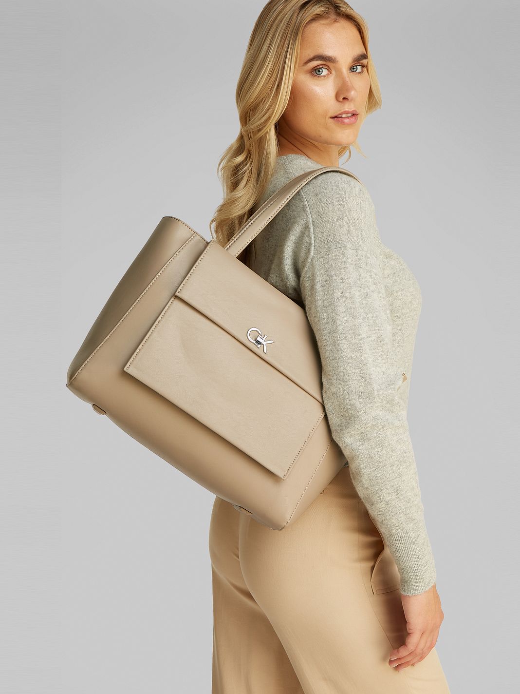 Calvin Klein Re-Lock Borsa a spalla 44 cm Calvin Klein Re-Lock Borsa a spalla 44 cm
