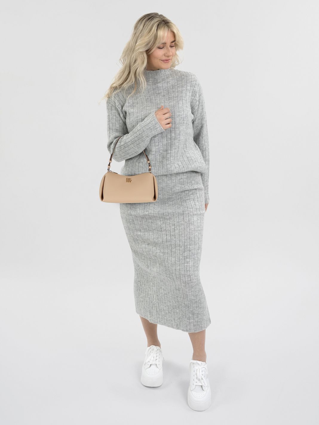 DKNY Remy Taška přes rameno 27 cm DKNY Remy Taška přes rameno 27 cm