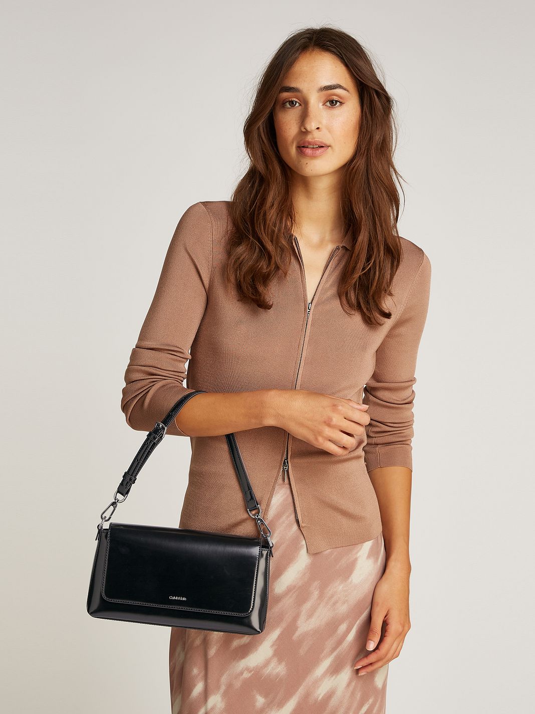 Calvin Klein CK Must Skuldertaske 27 cm Calvin Klein CK Must Skuldertaske 27 cm