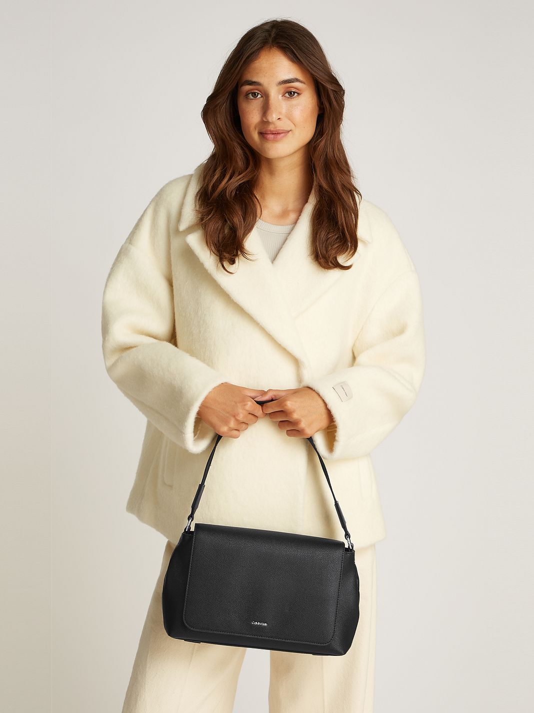 Calvin Klein CK Must Skuldertaske 30 cm Calvin Klein CK Must Skuldertaske 30 cm
