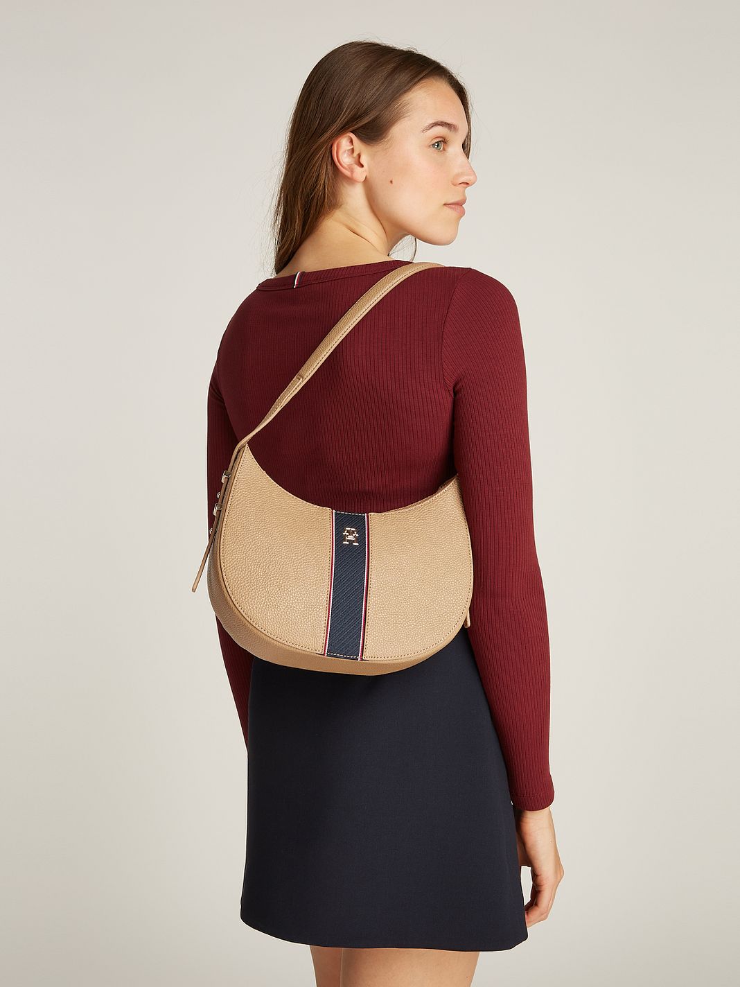 Tommy Hilfiger Legacy Taška přes rameno 27 cm Tommy Hilfiger Legacy Taška přes rameno 27 cm