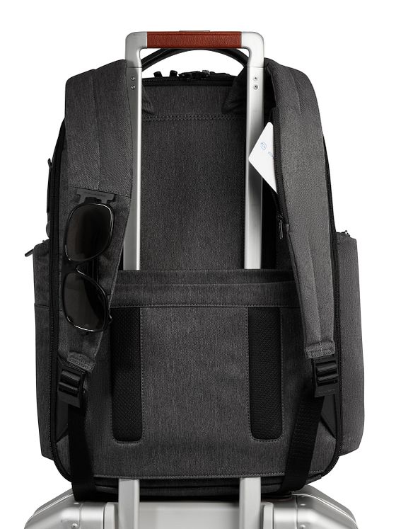 Piquadro Krátký batoh RFID 42 cm s přihrádkou na notebook