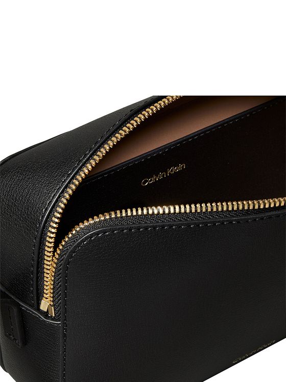 Calvin Klein Foil Skuldertaske 21 cm Calvin Klein Foil Skuldertaske 21 cm