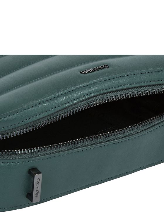 Calvin Klein Line Quilt Skuldertaske 22 cm Calvin Klein Line Quilt Skuldertaske 22 cm