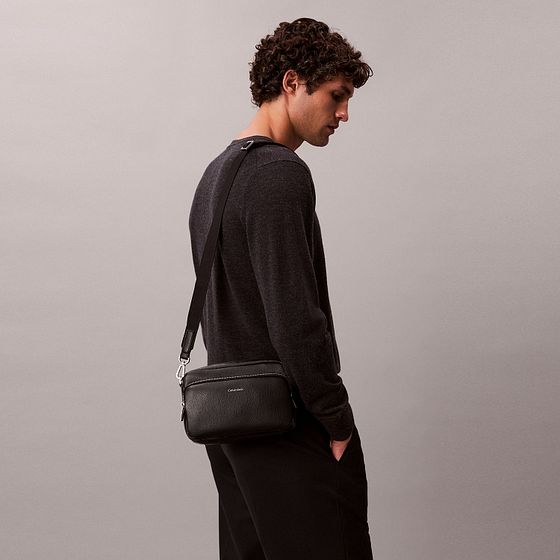 Calvin Klein Raised Skuldertaske 26 cm