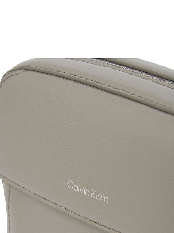 Calvin Klein CK Sleek Skuldertaske 16.5 cm Calvin Klein CK Sleek Skuldertaske 16.5 cm