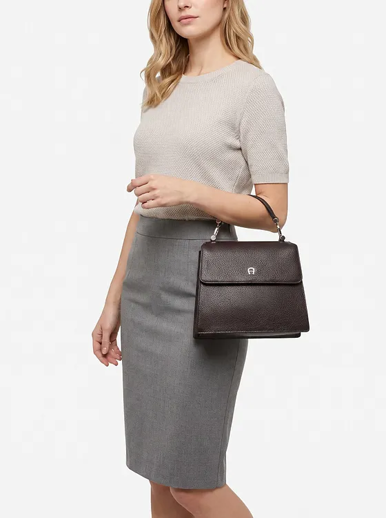 AIGNER Delia Käsilaukku Nahka 18 cm AIGNER Delia Käsilaukku Nahka 18 cm