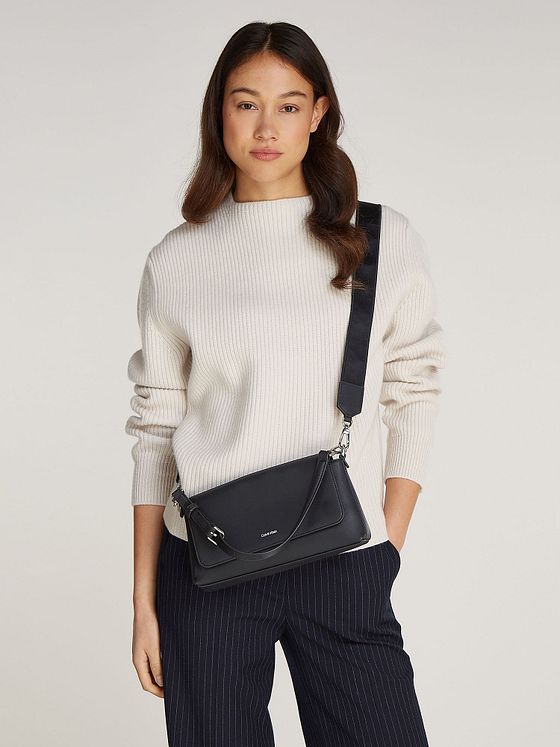 Calvin Klein Ck Must Skuldertaske 27 cm