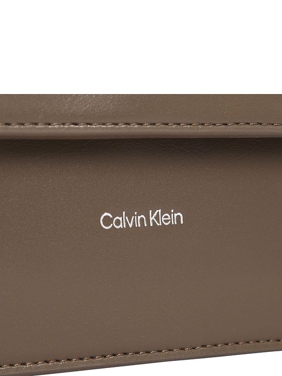 Calvin Klein CK Essential Håndtaske 20 cm Calvin Klein CK Essential Håndtaske 20 cm