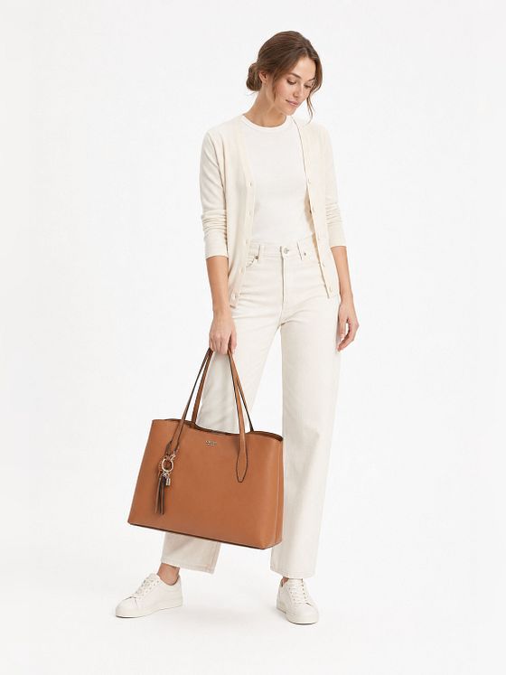 Guess Melody Skuldertaske 43 cm Guess Melody Skuldertaske 43 cm