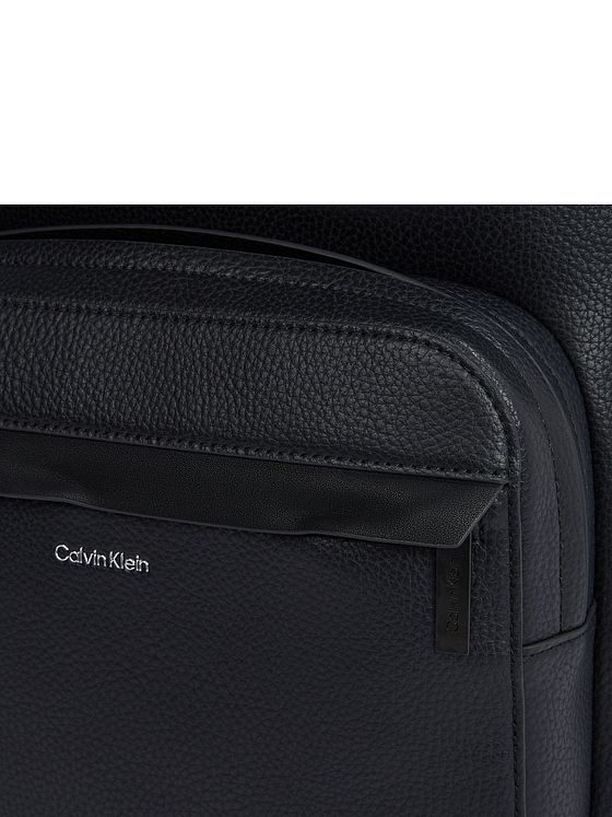 Calvin Klein CK Must Päiväreppu 41 cm Calvin Klein CK Must Päiväreppu 41 cm