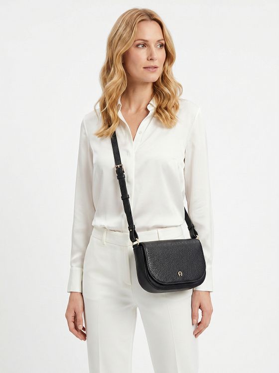 AIGNER Pura Crossbody-laukku Nahka 19.5 cm