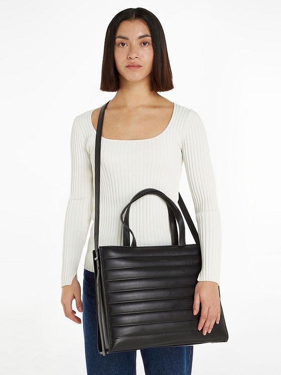 Calvin Klein Line Quilt Skuldertaske 38 cm Calvin Klein Line Quilt Skuldertaske 38 cm