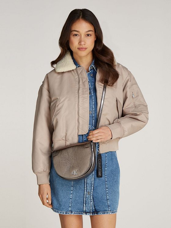 Calvin Klein Jeans Minimal Monogram Skuldertaske 22 cm Calvin Klein Jeans Minimal Monogram Skuldertaske 22 cm