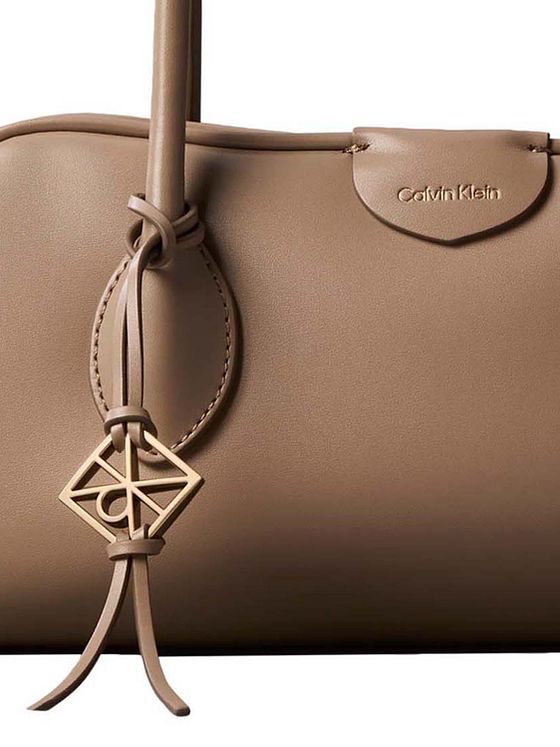 Calvin Klein Embossed Skuldertaske 30 cm