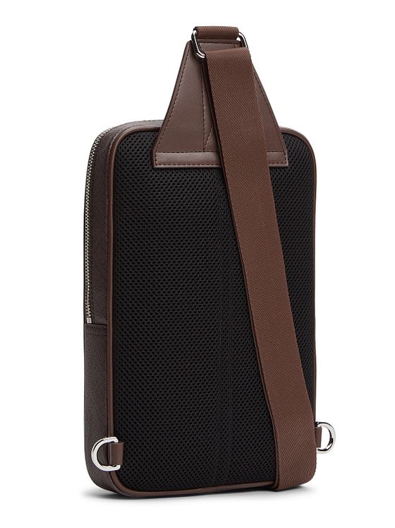 Tommy Hilfiger TH Flag Slingbag i læder 28 cm