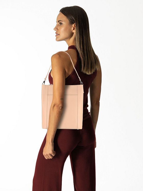 Braun Büffel Hanna Skuldertaske Læder 34 cm Laptoprum Braun Büffel Hanna Skuldertaske Læder 34 cm Laptoprum