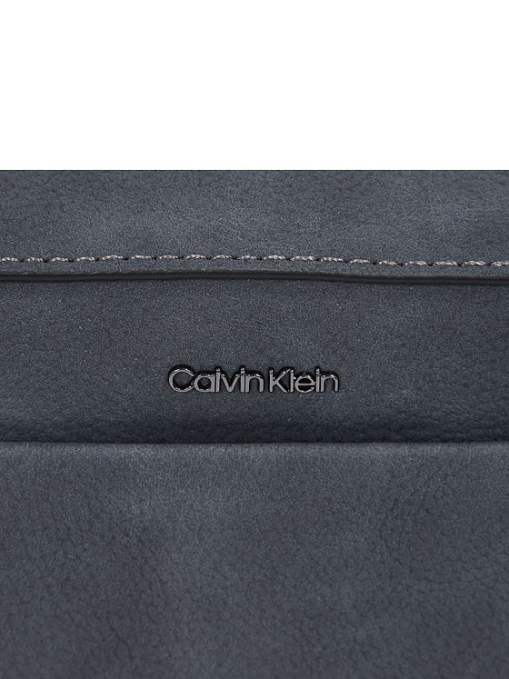 Calvin Klein CK Refined Skuldertaske 20.5 cm Calvin Klein CK Refined Skuldertaske 20.5 cm
