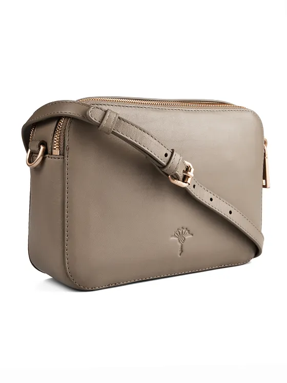 Joop! Susan Crossbody-laukku Nahka 22 cm Joop! Susan Crossbody-laukku Nahka 22 cm