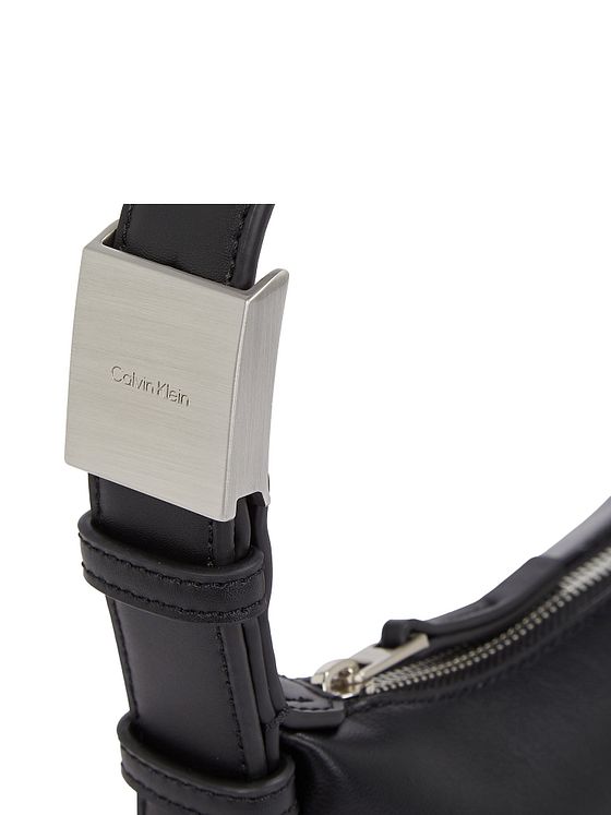 Calvin Klein Brace Skuldertaske 22 cm Calvin Klein Brace Skuldertaske 22 cm