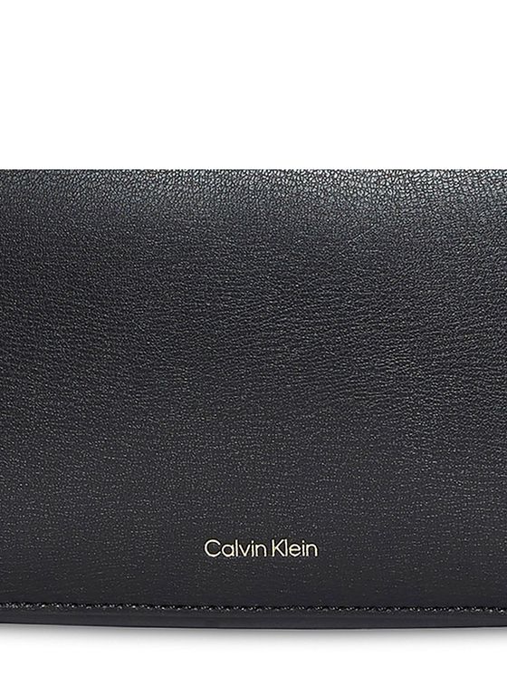 Calvin Klein Foil Skuldertaske 21 cm Calvin Klein Foil Skuldertaske 21 cm