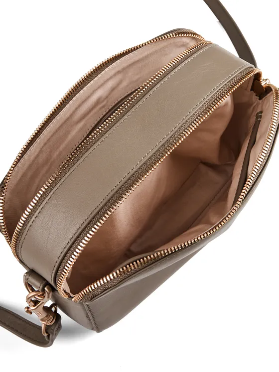 Joop! Susan Crossbody-laukku Nahka 22 cm Joop! Susan Crossbody-laukku Nahka 22 cm