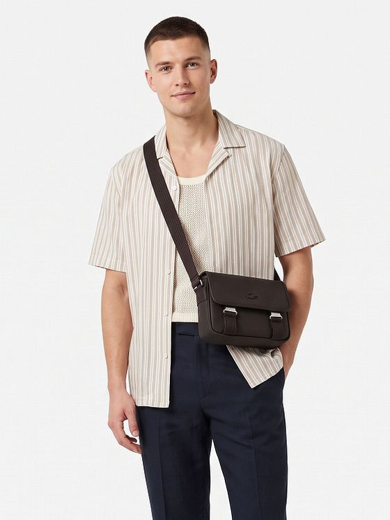 Lacoste Men's Classic Crossbody-laukku 23 cm Lacoste Men's Classic Crossbody-laukku 23 cm