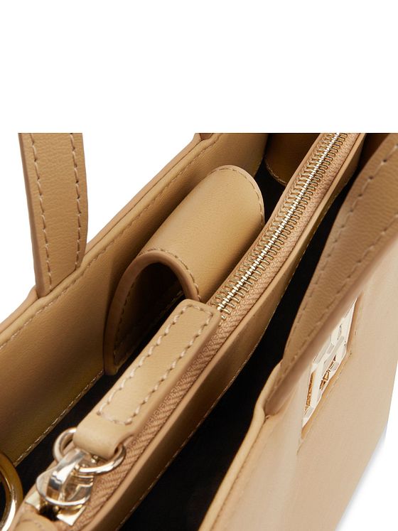 Tommy Hilfiger TH Reset Håndtaske 24 cm Tommy Hilfiger TH Reset Håndtaske 24 cm