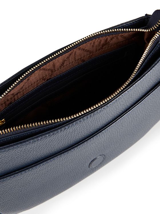 Braun Büffel Hanna Skuldertaske S Læder 26 cm Braun Büffel Hanna Skuldertaske S Læder 26 cm