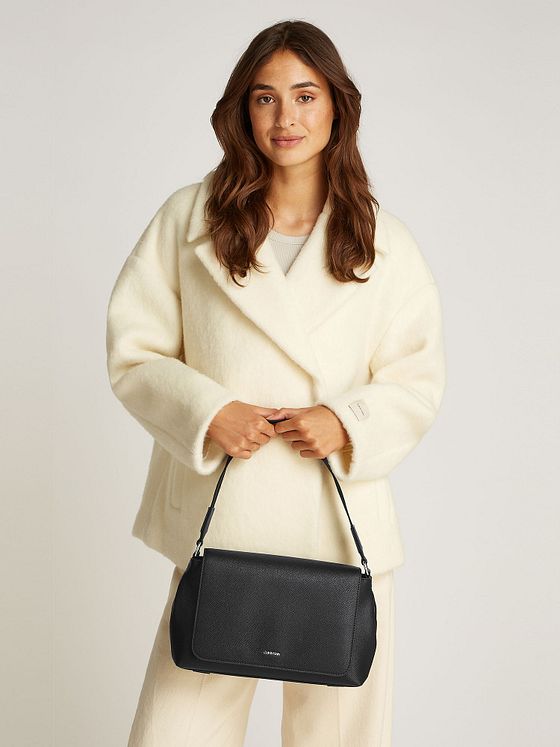 Calvin Klein CK Must Skuldertaske 30 cm Calvin Klein CK Must Skuldertaske 30 cm