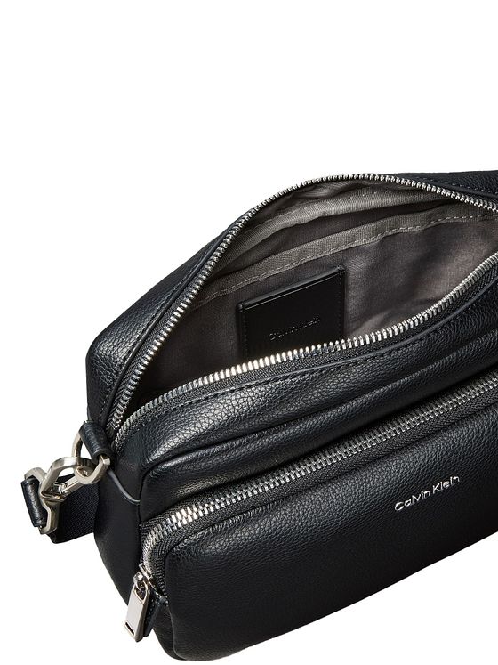 Calvin Klein Raised Skuldertaske 26 cm