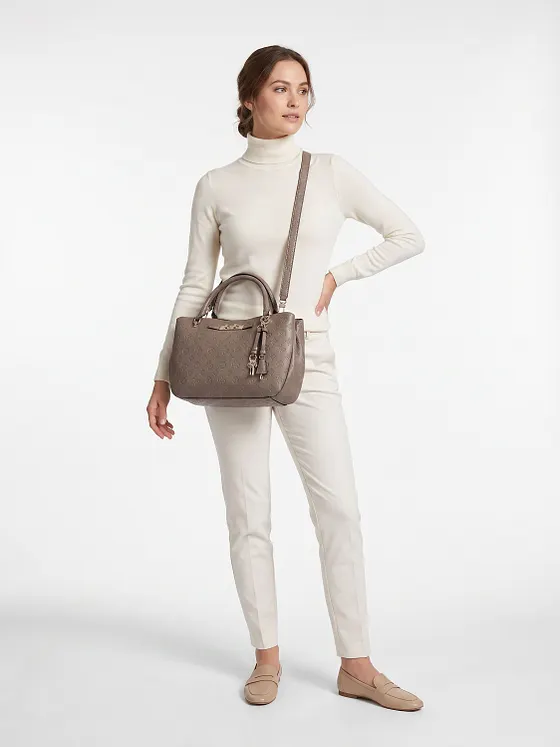 Guess Carmella Håndtaske 36 cm Guess Carmella Håndtaske 36 cm