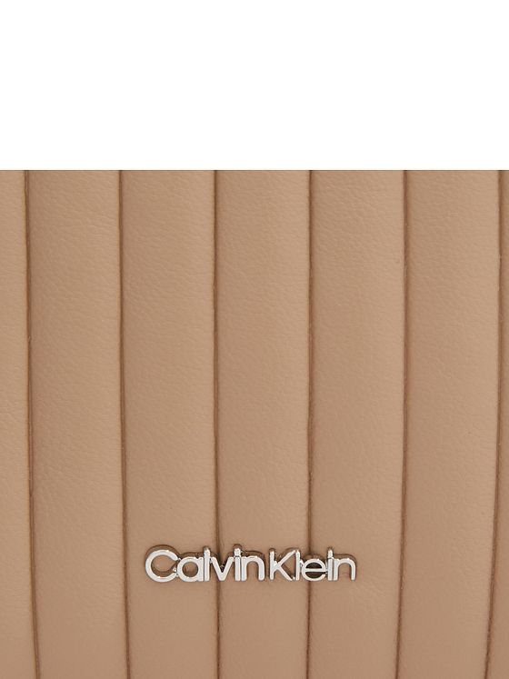 Calvin Klein Mini Line Quilt Skuldertaske 19.5 cm Calvin Klein Mini Line Quilt Skuldertaske 19.5 cm