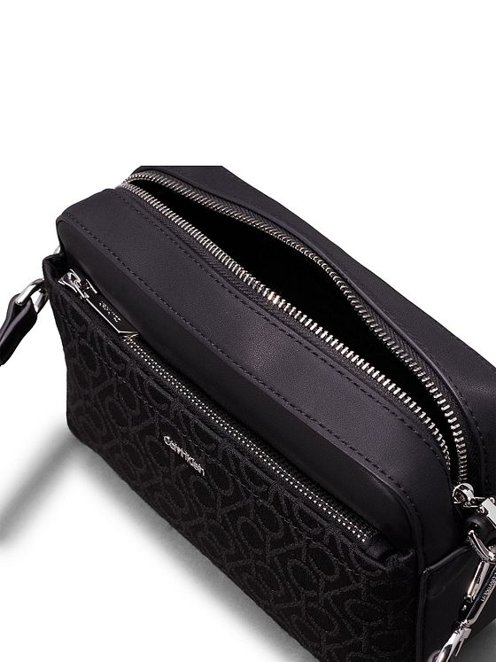 Calvin Klein CK Must Skuldertaske 21.5 cm