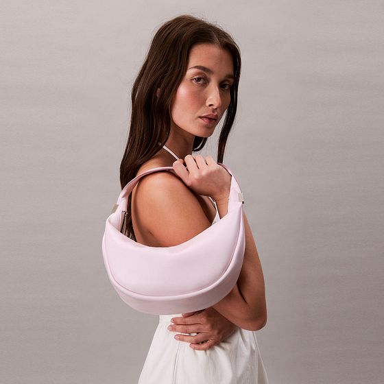 Calvin Klein Pinched Skuldertaske 24 cm