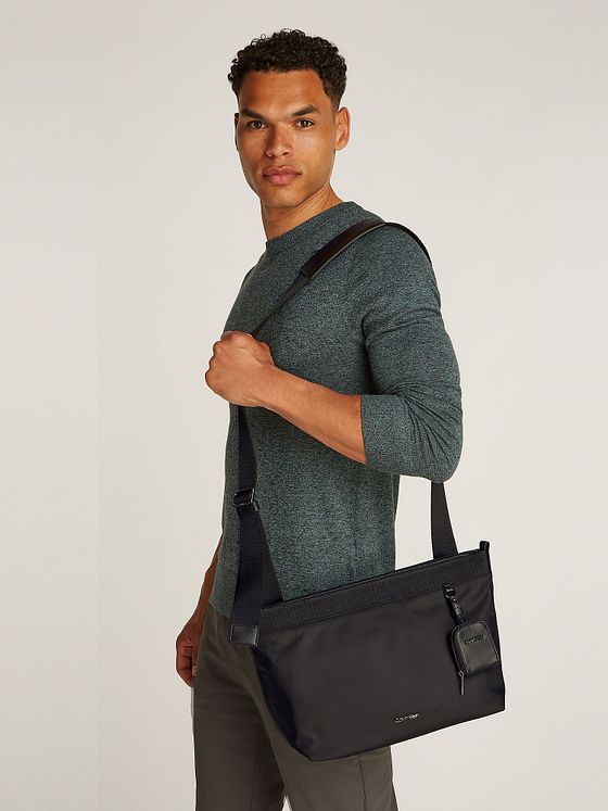 Calvin Klein CK Est. Skuldertaske 30.5 cm