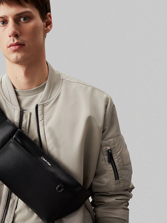 Calvin Klein CK Est. Bæltetaske 35 cm Calvin Klein CK Est. Bæltetaske 35 cm