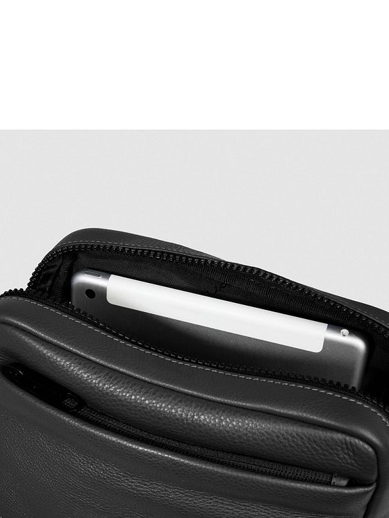 Piquadro Than Skuldertaske RFID-beskyttelse Læder 22 cm