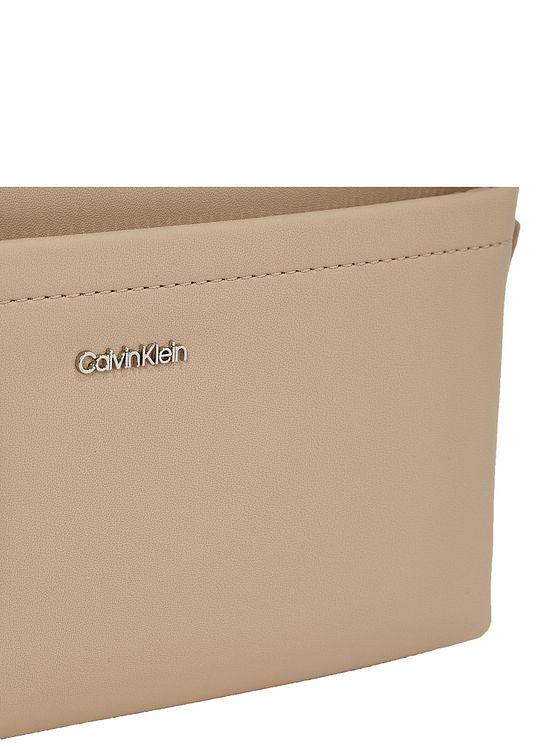 Calvin Klein CK Must Skuldertaske 21.5 cm