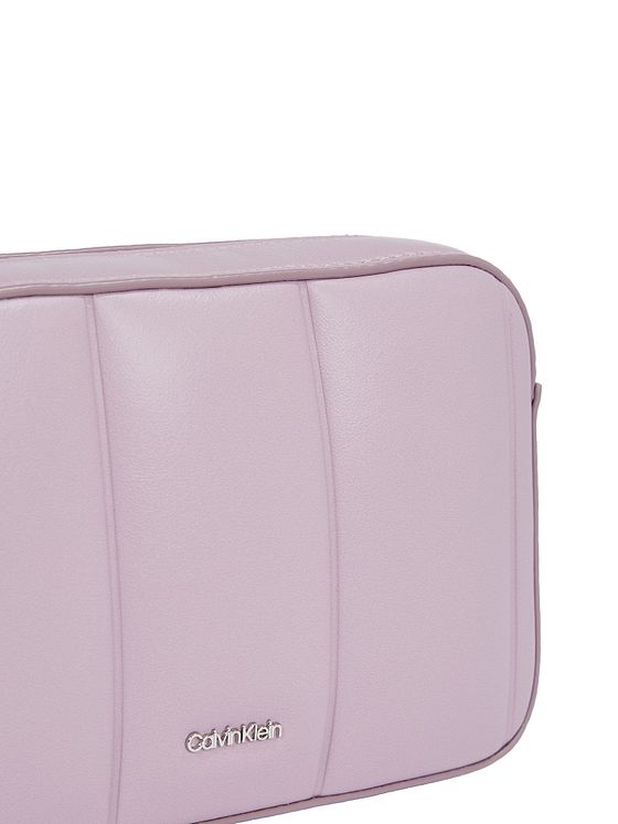 Calvin Klein Line Quilt Skuldertaske 19.5 cm Calvin Klein Line Quilt Skuldertaske 19.5 cm