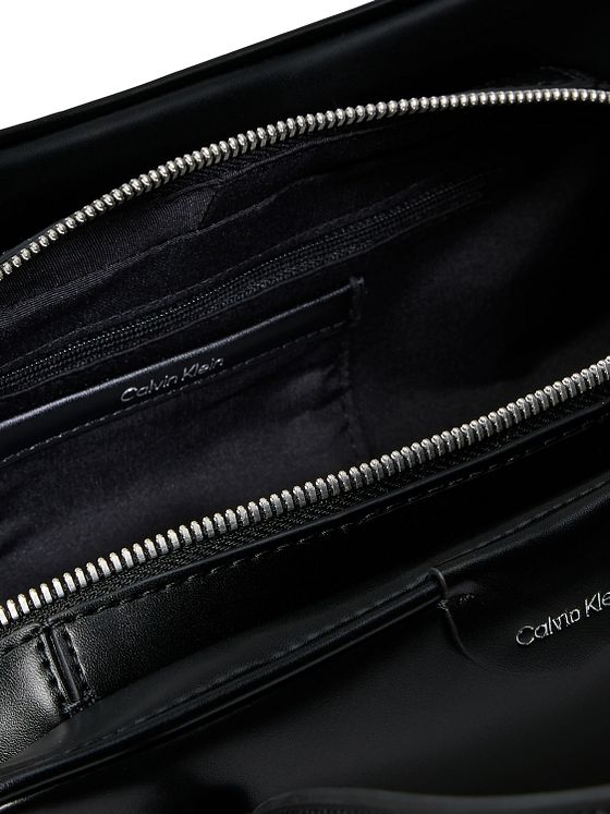 Calvin Klein Embossed Skuldertaske 30 cm
