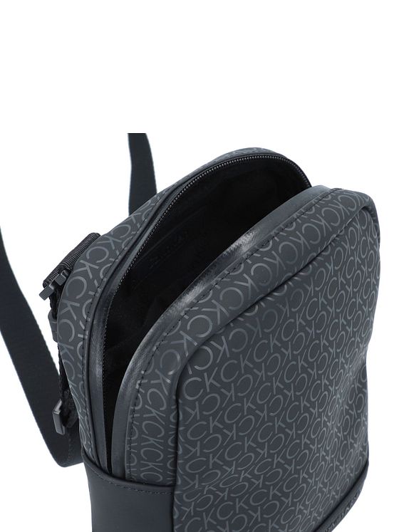 Calvin Klein Rubberized Conv Skuldertaske 18 cm
