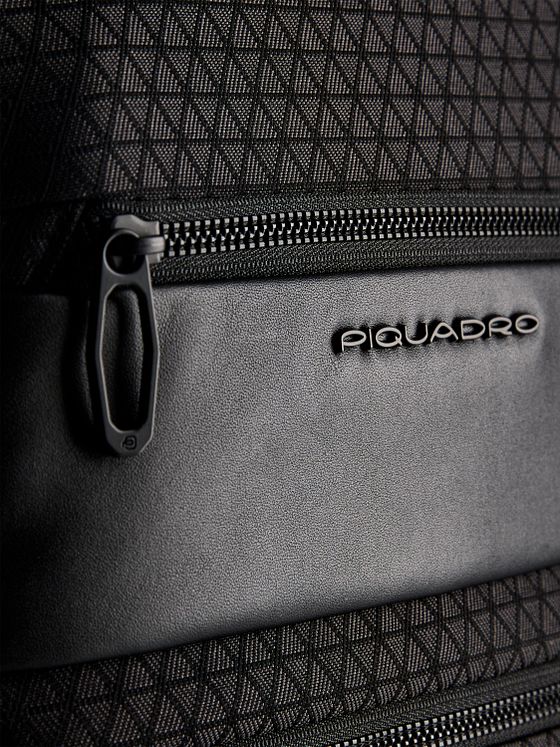 Piquadro Hex-rejserygsæk 45 cm med rum til bærbar computer