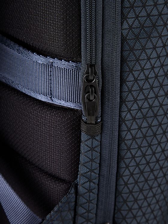 Piquadro Hex-rejserygsæk 45 cm med rum til bærbar computer