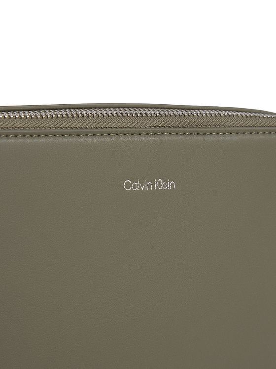 Calvin Klein CK Sleek Skuldertaske 23 cm Calvin Klein CK Sleek Skuldertaske 23 cm