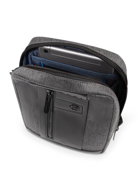 Piquadro Krátká taška přes rameno 17 cm