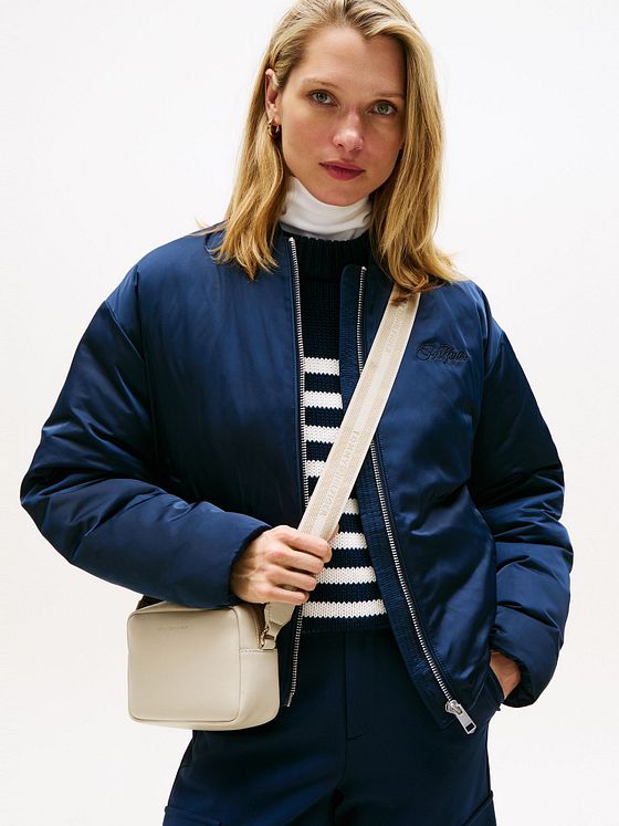 Tommy Hilfiger TH Logotape Skuldertaske 20 cm Tommy Hilfiger TH Logotape Skuldertaske 20 cm